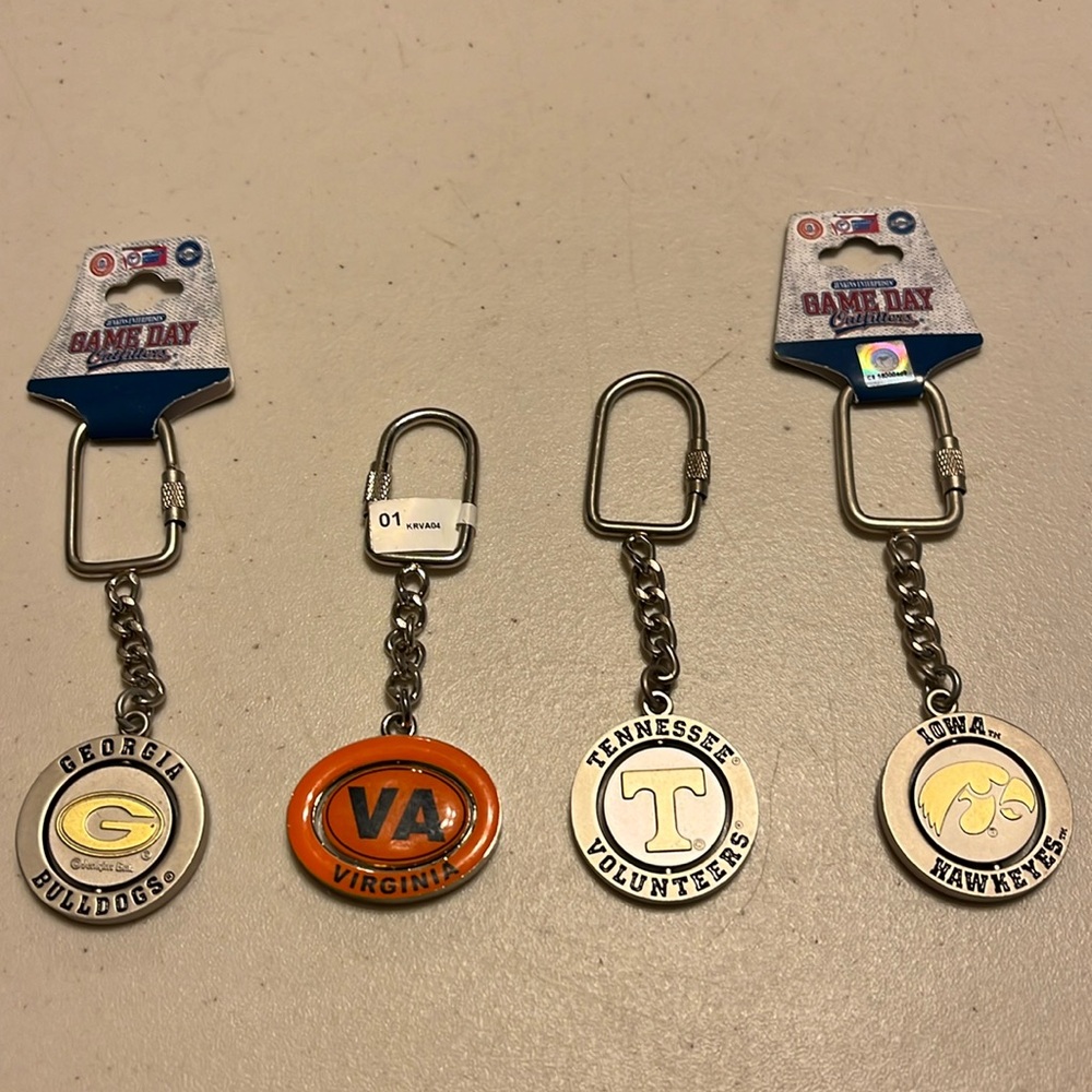 4 keychains new nfl on two for sure no tags on other two. All for 9.00 lot